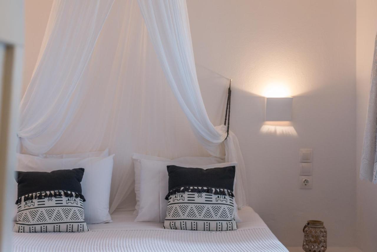 Venia'S Guesthouse Pollonia Bagian luar foto