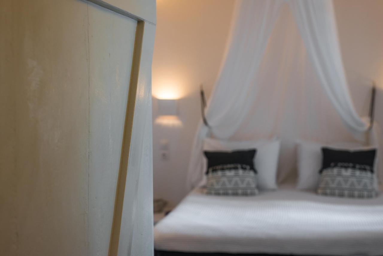Venia'S Guesthouse Pollonia Bagian luar foto