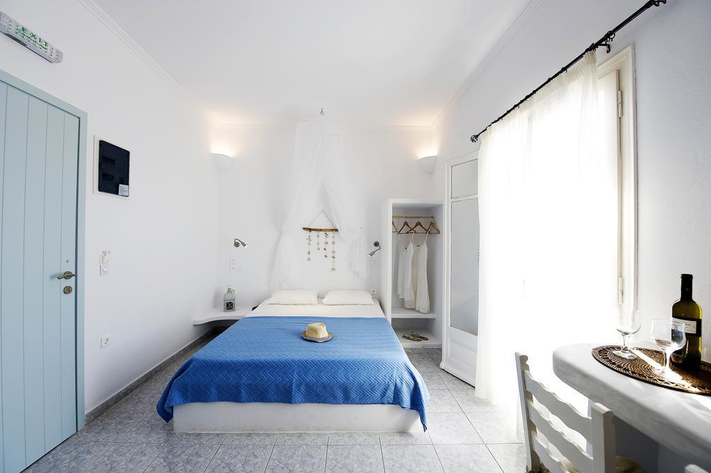 Venia'S Guesthouse Pollonia Bagian luar foto
