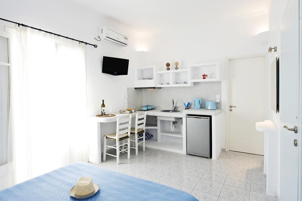 Venia'S Guesthouse Pollonia Bagian luar foto
